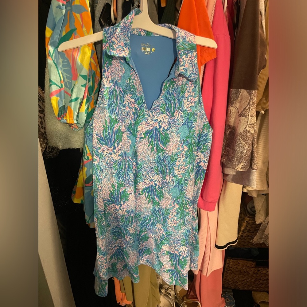 Lilly Pulitzer extra large fits like a large